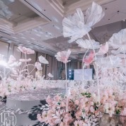 Simple Wedding Aisle Decor