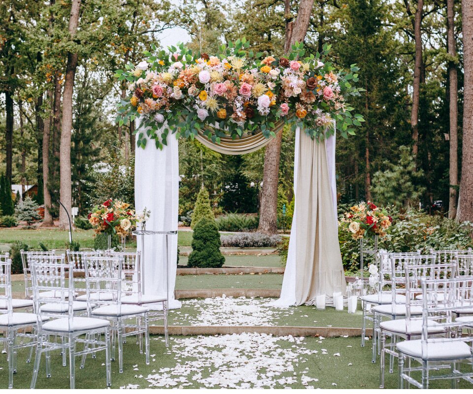 flower arrangements with hats